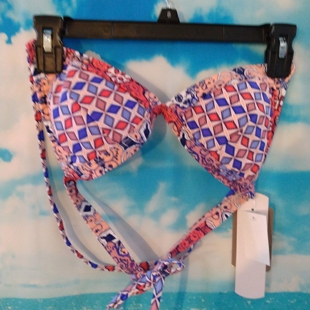 NWT: Daisy Fuentes bikini top.
